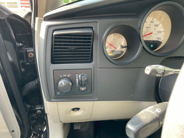 ハリアー・ヴェゼル・CX-5・エクストレイル等、人気のSUVモデル取扱実績多数。スタイリッシュなデザインでドライブに最適です。店頭にない車種やこだわりのカラー等、注文販売も当店にお任せください。