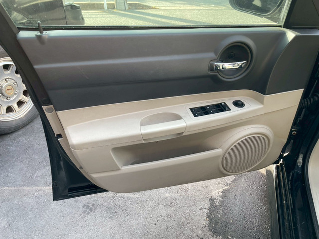 【一級整備士常駐の自社工場】と、最新設備とコンピューターを備えた【提携認証工場】にて、国産車・輸入車のあらゆるトラブルに迅速かつ的確にご対応させていただきます。