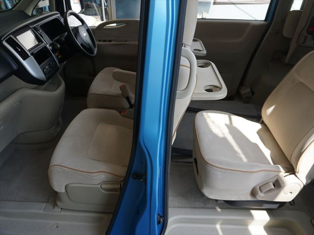 セレナ2.0 20S チェアキャブ スロープタイプ 車いす2名仕様