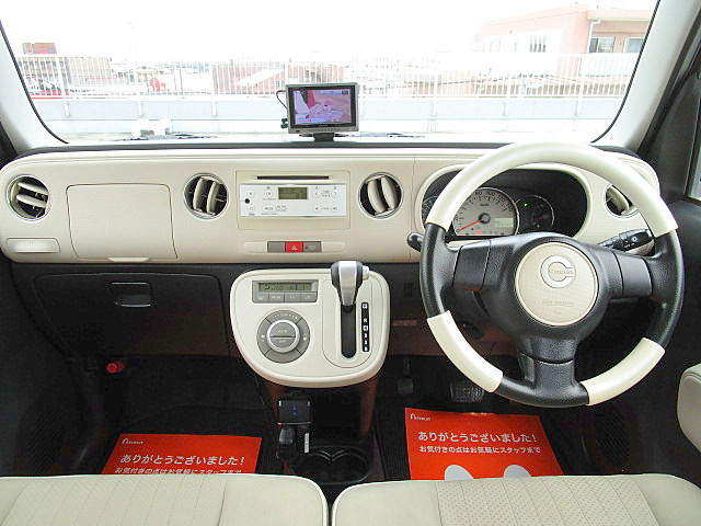 �R���p�N�g�ȃ{�f�B�[�A���̎ԓ��͍L���x���`�V�[�g�ɂȂ��Ă��܂��B�������������Ƃ��Ă��܂���B