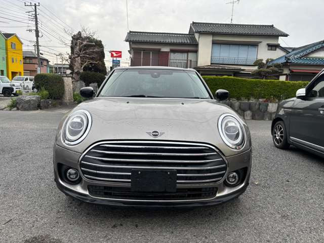 1台1台を安くご提供出来る理由は二つ!理由1【人件費を削減】→仕入、商品化、ご商談、ご納車、中古車販売に関わる仕事を少人数で行なっております。