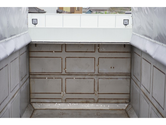 �V�Ԓ����������Ă���܂��B���g�p�̎ԂȂǂ����Ŕ[���������g���b�N����������u���Ă���܂��̂ł������������B