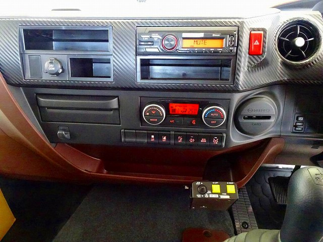 �I�[�gAC PS PW SRS ABS �L�[���X ���d�i�~���[ AM/FM���W�I �A�h�u���[ �^�[�{ �r�C�u���[�L ES�X�^�[�g �Ԑ���E�x�񑕒u PCS �A�C�h�����O�X�g�b�v �t�H�O�����v TRC