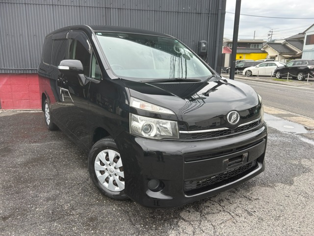 ヴォクシー(トヨタ) 2.0 X　ナビ ETC 禁煙車 実走40000キロ 中古車画像