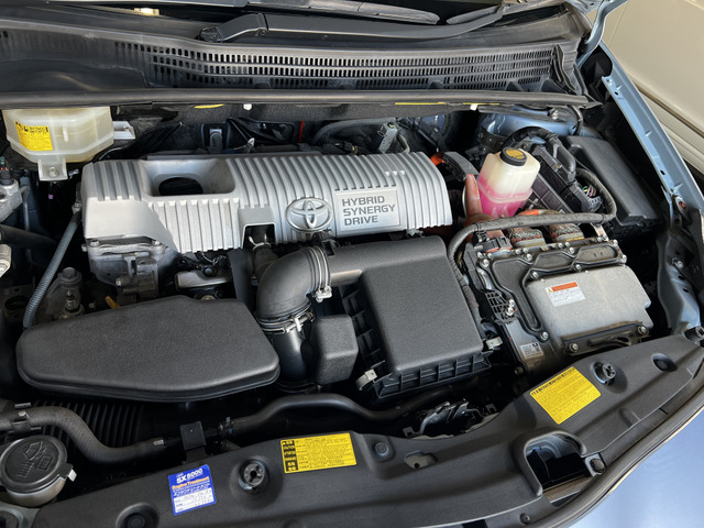 ���ڂ����G���W����1.8L�K�\�����G���W���ɁA82�n�͂̃��[�^�[���v���X�����n�C�u���b�h��CVT(���i�ϑ�)�Ƃ̑g�ݍ��킹�ƂȂ�܂��B