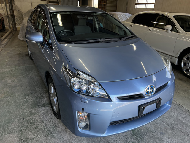 �W���̑��s���[�h�ɉ����A�V�[���ɂ��킹�đI�ׂ�3�̃h���C�u���[�h�A�u�G�R�h���C�u���[�h�v�A�u�p���[���[�h�v�A���[�^�[�݂̂ŐÂ��ȑ��s����������uEV�h���C�u���[�h�v��ݒ�B