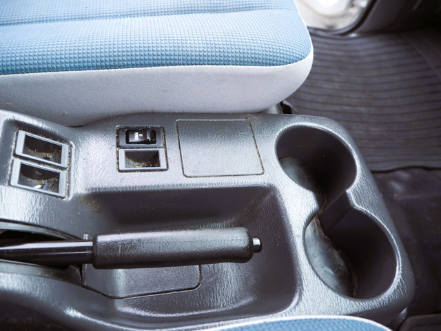 パワーモード付で雪でも安心な4WDです。誰でも乗れるオートマ、エアコンとパワステ付き、車は1台限りで気になりましたら、見学、商談のご予約はお電話にて承らせて頂きます。予約は09046440671迄、