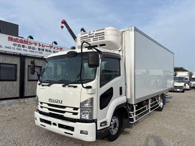 フォワード冷蔵冷凍車