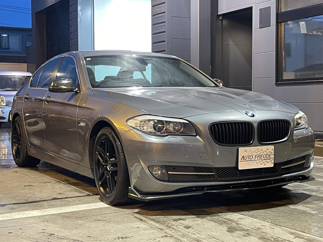5シリーズセダン(BMW) 528i　3L NAエンジン 黒革シート 中古車画像