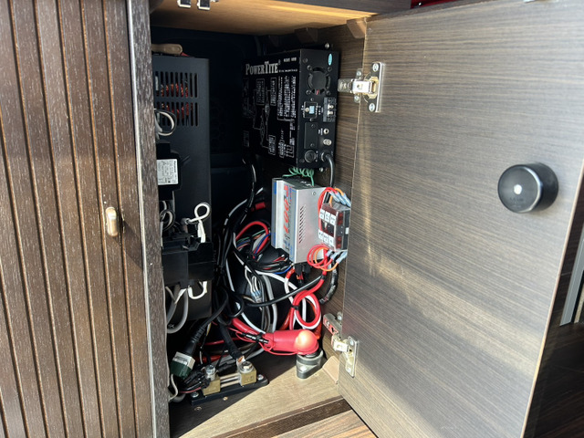 �y�C���o�[�^�[�z�d����100V�֕ϊ����܂� �A�E�g�h�A/�L�����v/�Ԓ����ȊO�ł��A������̍ЊQ�̍ۂɂ��Ɠd���i���g�p�ł�������܂����!