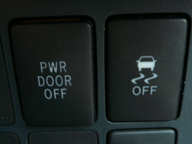 ������h�~���u�EP�X���C�h�h�A���b�N�{�^���A�^�]�Ȃ���͂��₷���ʒu�ɂ���܂���