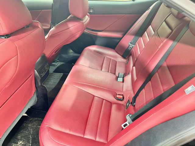 当店は他の格安店とは違い札幌運輸支局(1-3192)認証工場になりますので、しっかりと法定点検後に納車させていただきますのでご安心ください。お客様のご予算に合わせて整備、点検、必要に応じて部品交換を行います