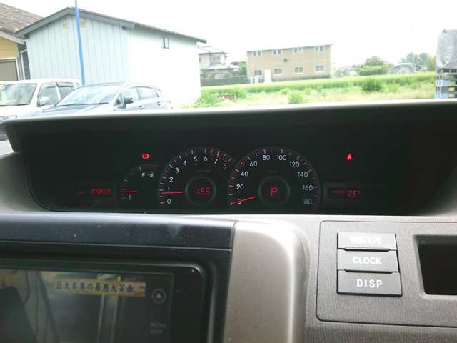 素早く車の情報が読み取れる、見やすくシンプルなデザインのメーターです☆