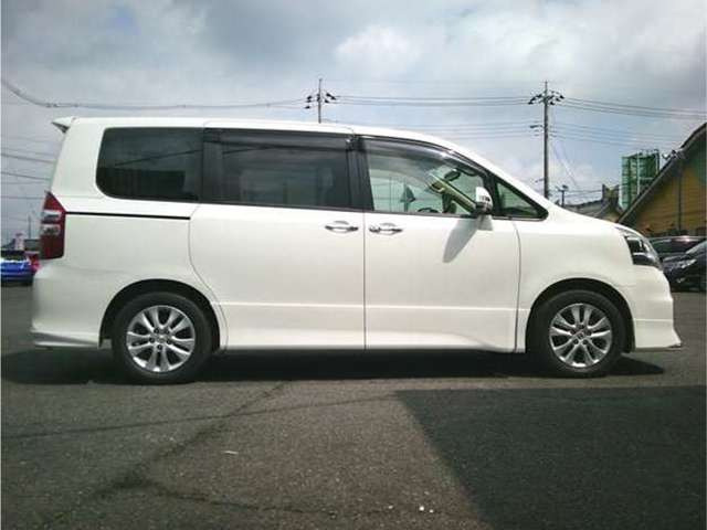 最寄り駅はJR宇都宮の石橋駅となります。事前にご連絡いただければ送迎も可能です!駐車場も広大のため、お車での来店もOKです☆