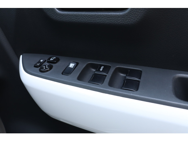 スイッチ操作で、ドアミラーの開閉や角度の調整が手軽にできます♪