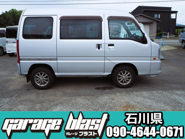 スバル製4気筒EN07エンジンリア搭載、走行115857Kmと軽箱バンの割に少なく、AAにて3.5点のお車です。内外装未仕上げですが、オートマ4WD、ハイルーフの綺麗なお車です。