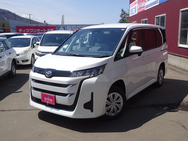 トヨタ ノア 2022年モデル X 4WD (8人乗り)の価格・性能・装備  