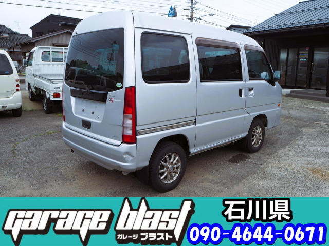 スバル製4気筒EN07エンジンリア搭載、走行115,857Kmと年式の割に少なく、AAにて3.5点のお車です。内外装未仕上げですが、オートマ4WD、ハイルーフの綺麗なお車です