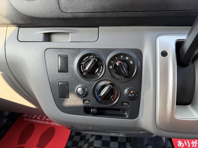 ���X�ł͊֓��E�֐��G���A����d�������K�т̏��Ȃ����Ԃ𑽐��W�����Ă���܂��B�����̎ʐ^���f�ڂ��Ă܂��̂ł��m�F���������B