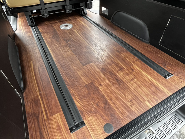 ���A�S�ʂɂ͏d���s�t���[�����O�t���A�����􍻁E�D�E�����͂��߃W���[�X��H�ׂ��ڂ��Ȃǉ���Ă����@���ŃT�T���Ƃ������y�X���Y��Ȏԓ����L�[�v�ł���̂����|�C���g!