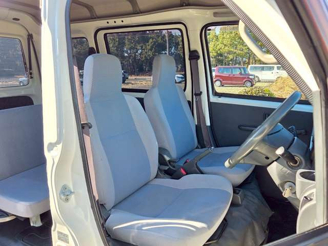 �^�]�ȃV�[�g�ɑ����̃X���Ȃǂ͌�����܂����A�S�̓I�ɂ̓N�b�V�����Ȃǂ��������肵�Ă����Y��ȏ�Ԃł�!�L�X���Ă��ĉ��K�ɉ^�]���ł��܂��B