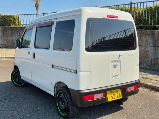 ���A�N�H�[�^�[�A���[���㕔�ɏ����ȉ��݂�1�����������܂��B