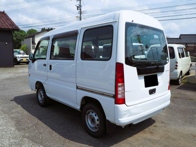 4WDで雪も安心、5速ミッションで快適エアコンとパワステ付いた、スバル4気筒リアエンジンの何でも気軽に積めるお車です。荒れも比較的少なく手を入れると綺麗に仕上がりますが、手を入れずに売り出します