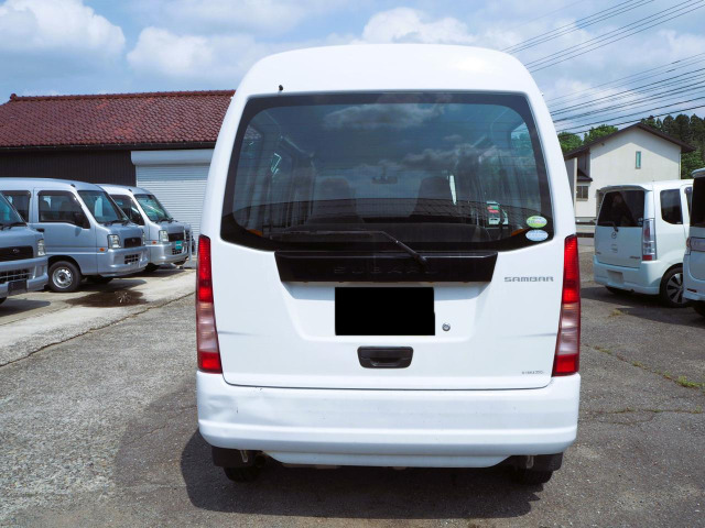 4WDで雪も安心、5速ミッションで快適エアコンとパワステ付いた、スバル4気筒リアエンジンの何でも気軽に積めるお車です。荒れも比較的少なく手を入れると綺麗に仕上がりますが、手を入れずに売り出します