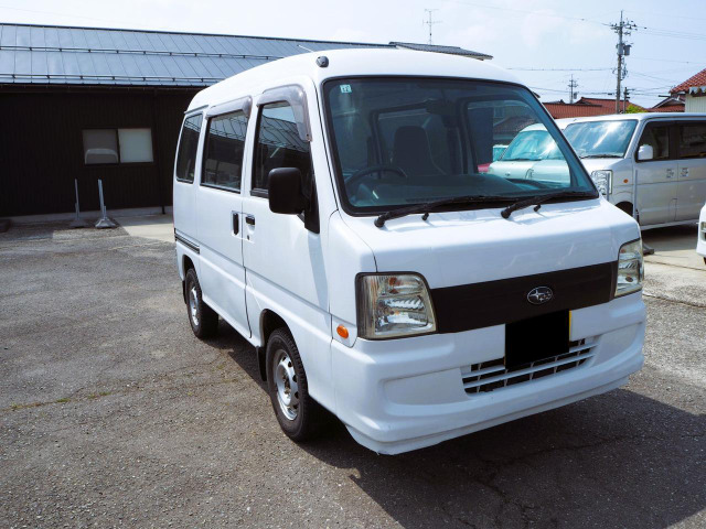 4WDで雪も安心、5速ミッションで快適エアコンとパワステ付いた、スバル4気筒リアエンジンの何でも気軽に積めるお車です。荒れも比較的少なく手を入れると綺麗に仕上がりますが、手を入れずに売り出します