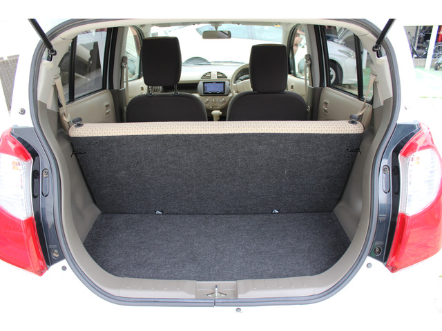 �����X�͓������C���^�[���~��ĉE�܁A�K�荕�쓹�H����w���ʂ֌�����15���ʂ̉E��ɗL��܂��B �X�Y�L�̃T�C���|�[�����ڈ�ł���