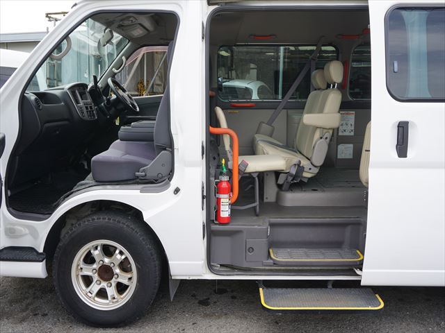 キャラバン2.5 チェアキャブ 車いす2名仕様