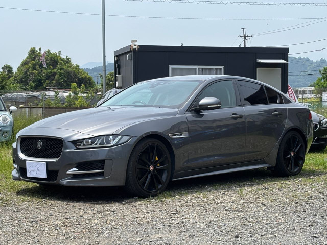 XE(ジャガー) 20d Rスポーツ 中古車画像