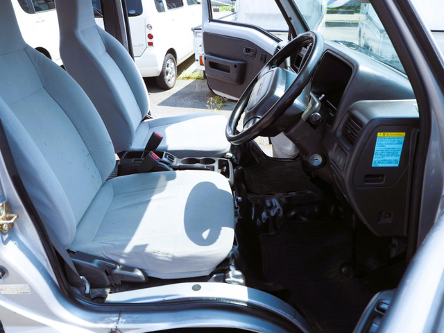 �^�]�ȁA����ȃV�[�g�����傫�ȍr��̂Ȃ��ǍD���Y��ȏ�Ԃł��B���������d�グ�ł����ƂĂ��Y��ȏ�Ԃł�