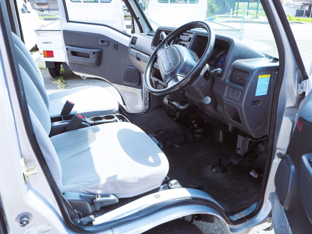 �^�]�ȁA����ȃV�[�g�����傫�ȍr��̂Ȃ��ǍD���Y��ȏ�Ԃł��B���������d�グ�ł����ƂĂ��Y��ȏ�Ԃł�