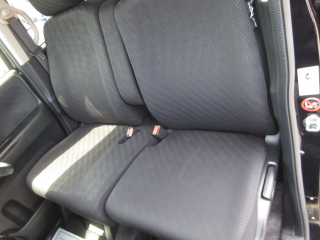 前後シートも使用感の少ない綺麗な状態です