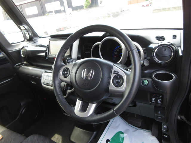 内装はキズや汚れの少ない綺麗な内装です。