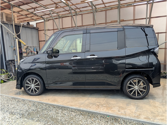 背が高いだけではなくサイドガラスの面積が大きいので車内は広くて明るく、運転する際の視界もしっかり確保されてます。