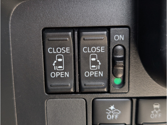 やはりスライドドアの車種にはパワースライドドアが欲しいですよね!両側パワースライドドアが装着されてます。