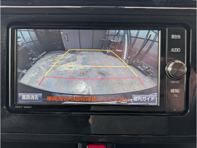 もちろんバックカメラも装着済み。広角レンズのカメラなので広範囲で後方の視界もしっかり確認できてバック駐車の際も安心できますね。