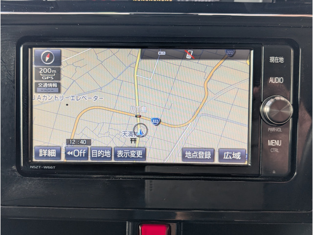 純正オプションのナビはワイドタイプなので本体脇にスイッチが付いており操作性も良いです。タッチパネルの感度も良好です。