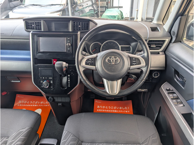 ダッシュボード周りが低いので前方の視界がしっかりと確保されてます。女性の方でも前方がしっかり見渡せます。