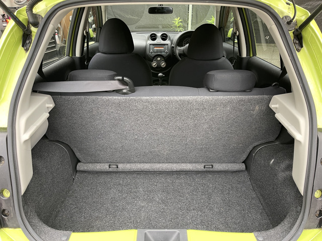 トランクはまあまあ広々してます!お問い合わせはTEL06-6430-1230 E-mail cars_genesis2007@yahoo.co.jpまで!!☆