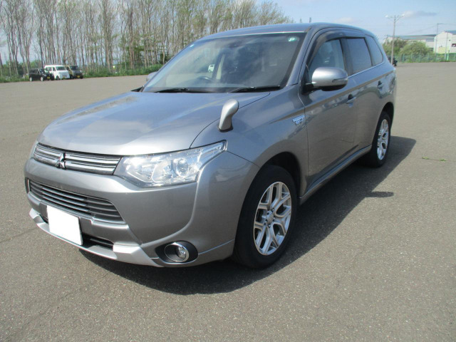 アウトランダーPHEV(三菱) 2.0 G セイフティパッケージ 4WD　車検令和9年7月 中古車画像