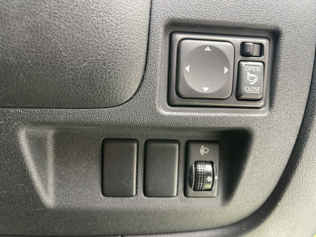 ☆ヘッドライトレベライザー付き。お見逃し無く!!お問い合わせはTEL06-6430-1230 E-mail cars_genesis2007@yahoo.co.jpまで!!☆