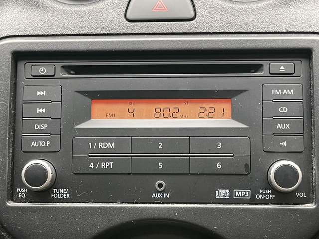 ☆純正CDラジオデッキです。AUX端子が繋げるのでいろいろな機器が接続できます。お見逃し無く!!お問い合わせはTEL06-6430-1230 E-mail cars_genesis2007@yahoo.co.j