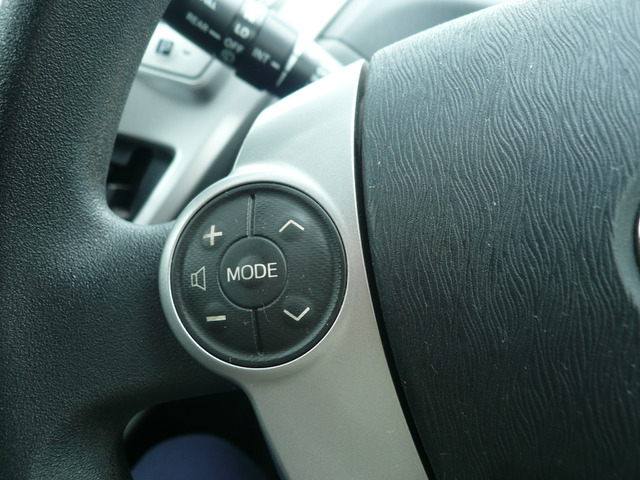 �X�e�A�����O�X�C�b�`���茳�ŃI�[�f�B�I�̑���ł��܂���