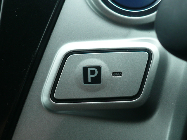 P�{�^�����{�^�����������ŁA�ȒP�Ƀp�[�L���O���[�h�ɐ؂�ւ����܂�(�E&forall;�E)�C�C�l!!