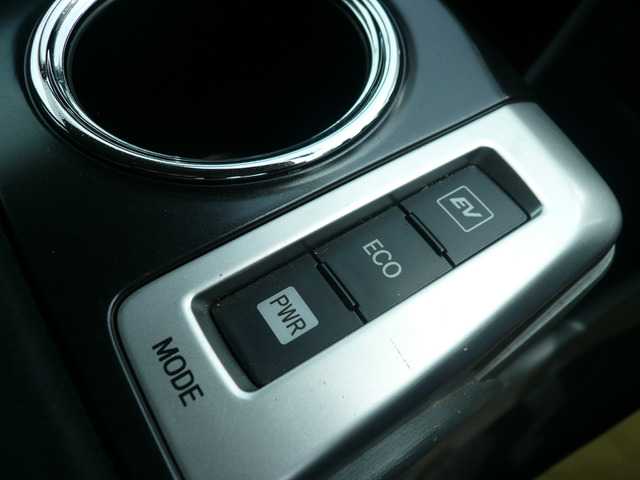 3�̃��[�h�ɐ؂�ւ����܂���EV���[�h�́A�d�C���[�^�[�݂̂œ����̂ŉ���r�C�K�X���C�ɂ��邱�ƂȂ����s�ł��܂���