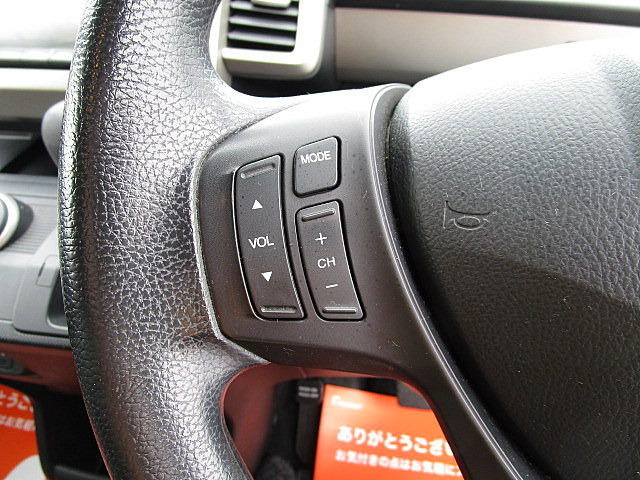 �X�e�A�����O�����R���𑕔����Ă���܂��̂Ŏ茳�Ń`�����l���̕ύX���ʂ̑���Ȃǂ��\�ł�