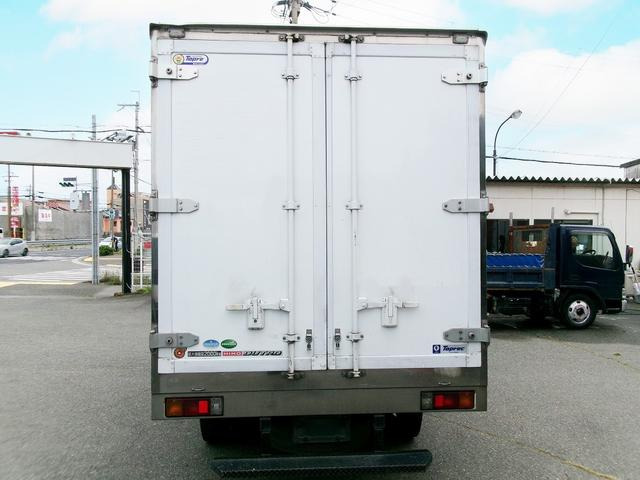 ���q���d��4,885kg